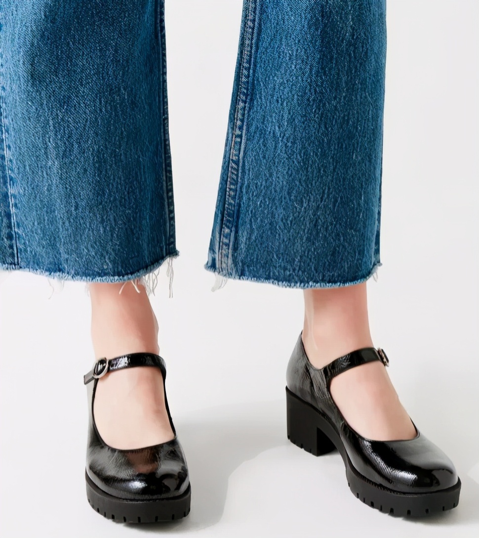 圆头鞋怎么搭配衣服好看,圆头鞋的教程