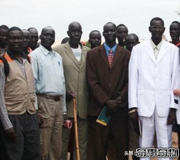 世界上最黑的小孩长大后成这样了,世界上最黑的孩子浑身如煤炭一般