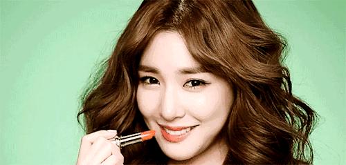 口红吃多会中毒吗,涂口红亲嘴会不会中毒