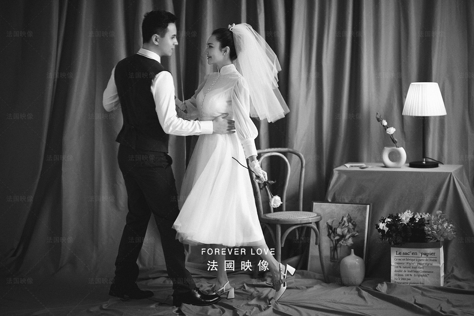 小个子穿什么婚纱拍照好看,胸小怎么穿婚纱显大