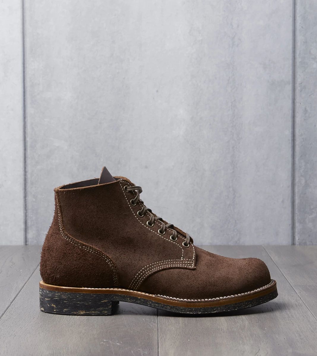 冬天又暖和又软适合穿的靴子,冬天最适合穿的靴子是什么颜色