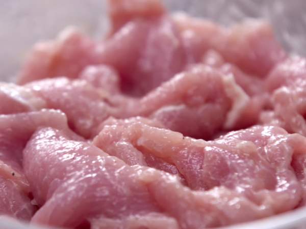 炒过油肉做法,炒肉时放醋肉会嫩还是硬