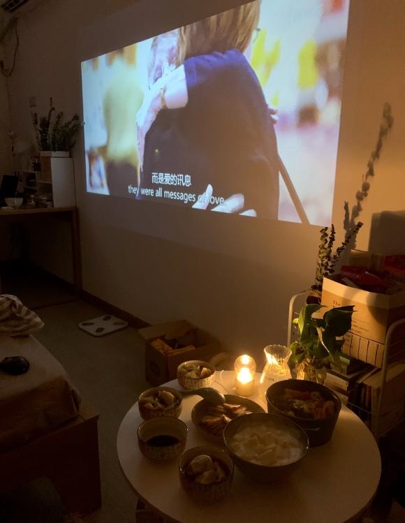 为什么越来越多人买无屏电视，真的实用吗？从此告别传统电视机了