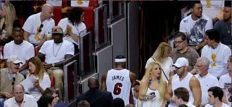 职业选手比赛突然要上厕所怎么办,罗斯是因为伤病被弃用吗