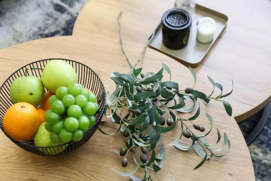 64㎡现代轻奢公寓，买了小复式，这样装修好精致