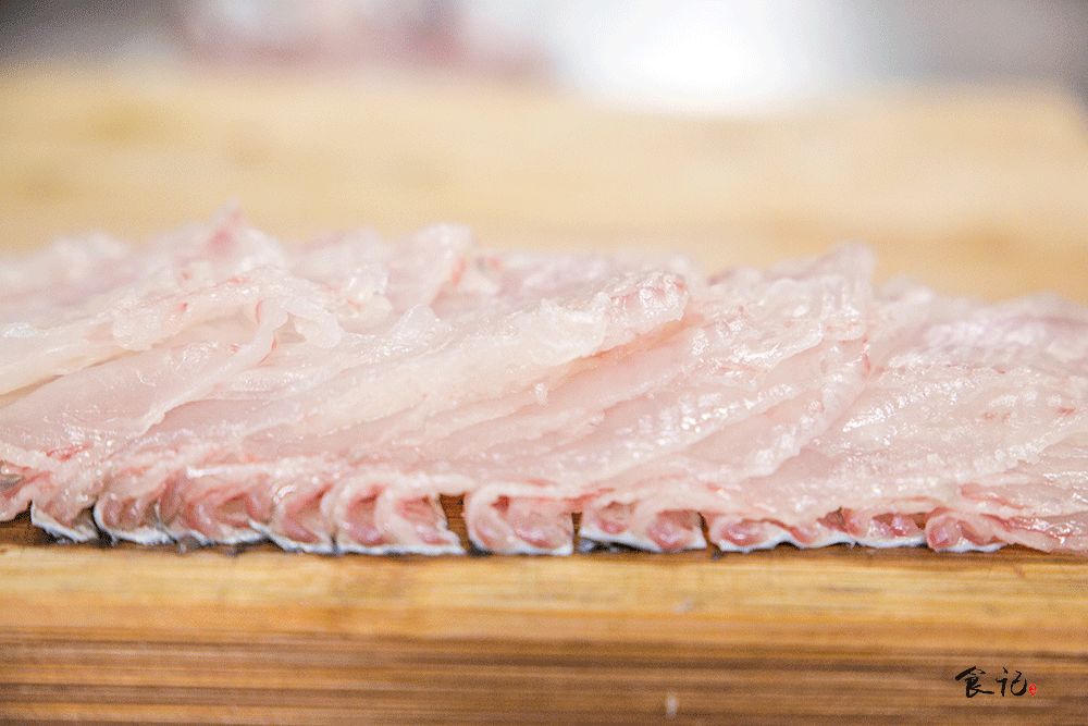 1块钱撸四盘！薄如蝉翼的蝴蝶鱼片，让你一口鲜掉眉毛！