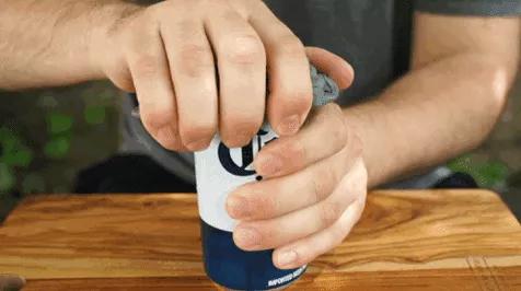 硬核开易拉罐神器，二话不说！直接把脑壳掀翻！