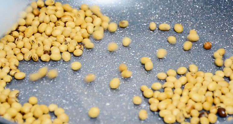 自制黄豆粉糯米,自制熟黄豆粉不用破壁机驴打滚