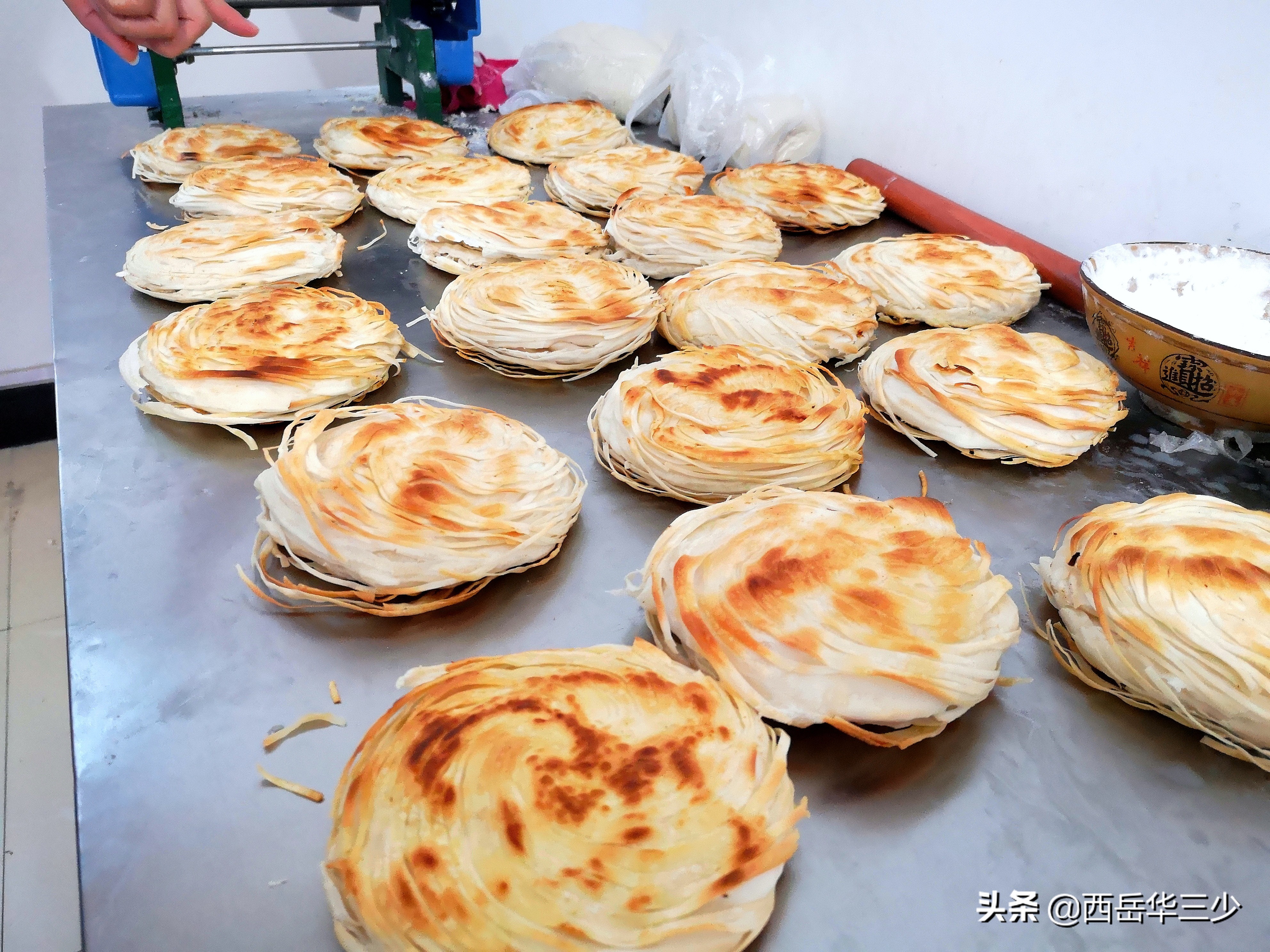 老潼关肉夹馍的馍是死面还是发面,老潼关肉夹馍怎么烤外皮酥脆