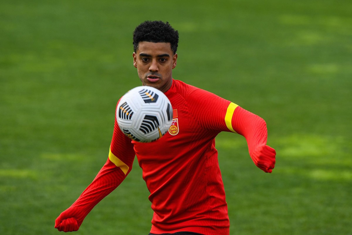 男足2:1,男足2比0