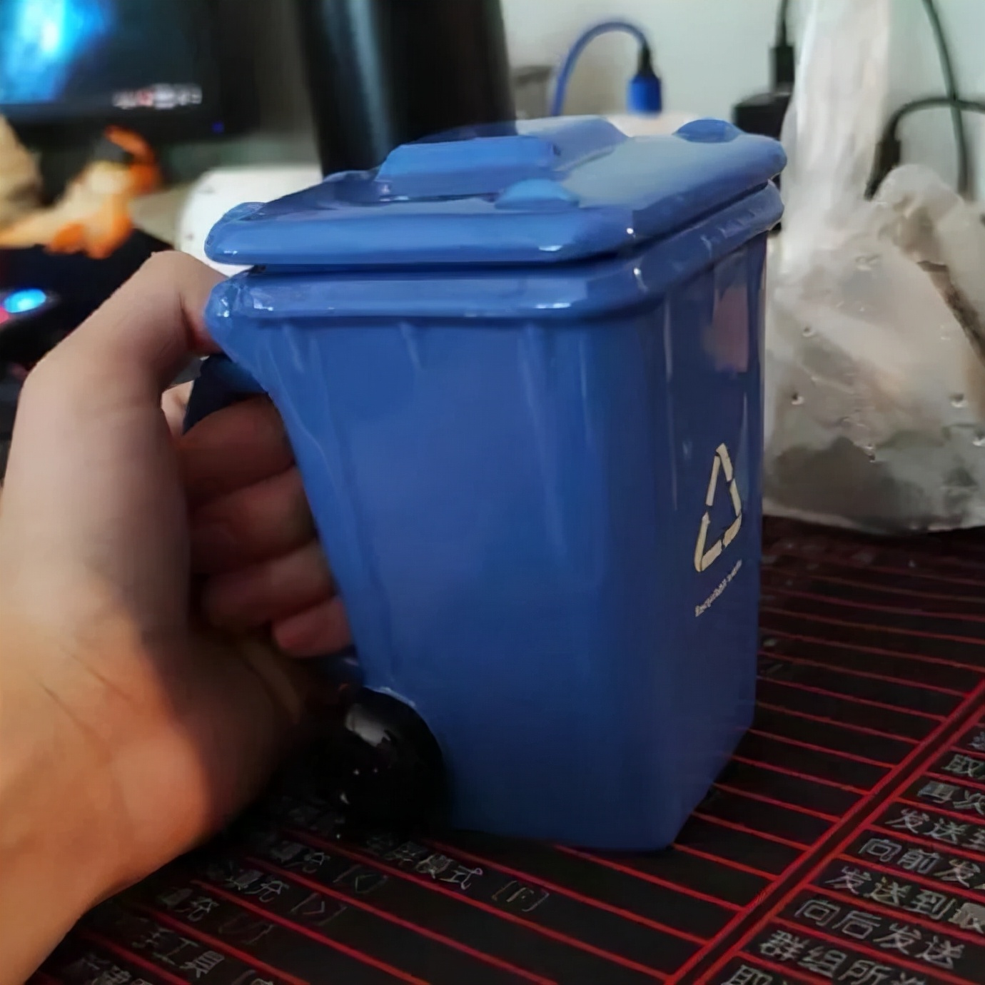 今日段子｜薇娅和李佳琦一天卖了多少钱？