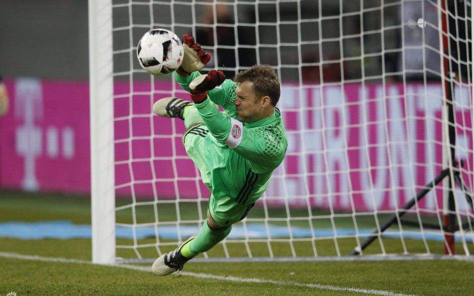 门将是球场上最不可或缺的位置,门将疏忽