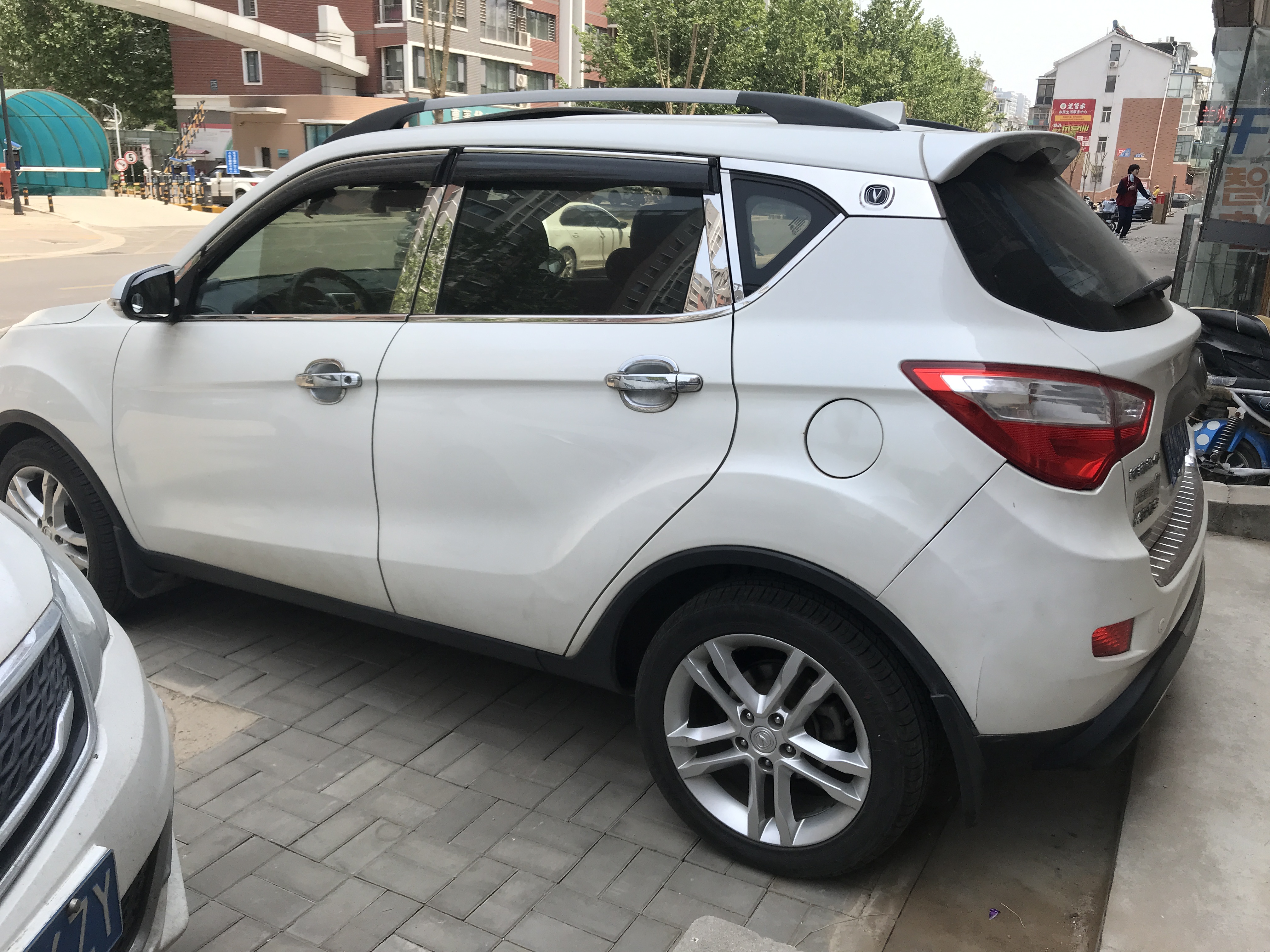 自己动手更换保险丝盒,自己动手换汽车保险丝