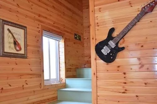 姝︽眽鑻变鸡灏忓眿,姝︽眽鏈夊効绔ヨ鏂界殑鎴胯溅钀ュ湴