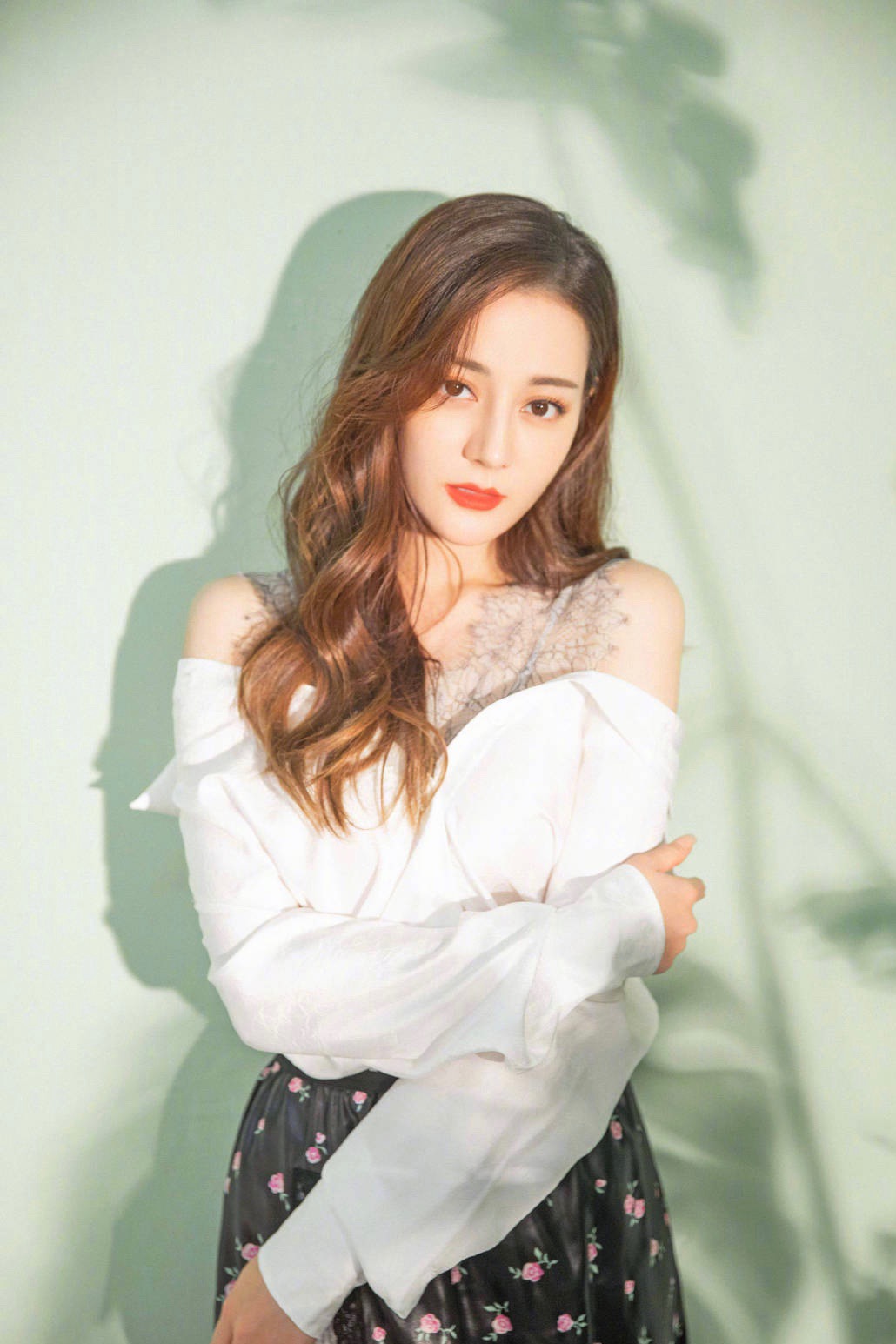 露肩上衣肩上有两根松紧线怎么穿,优秀的肩部线条