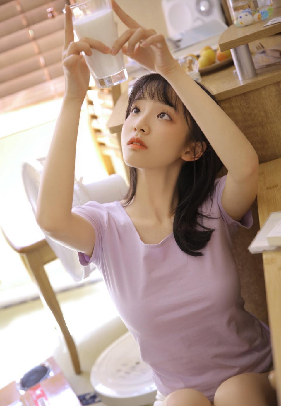 足球宝贝美女气质迷人个性时尚,张馨予足球宝贝时最火写真