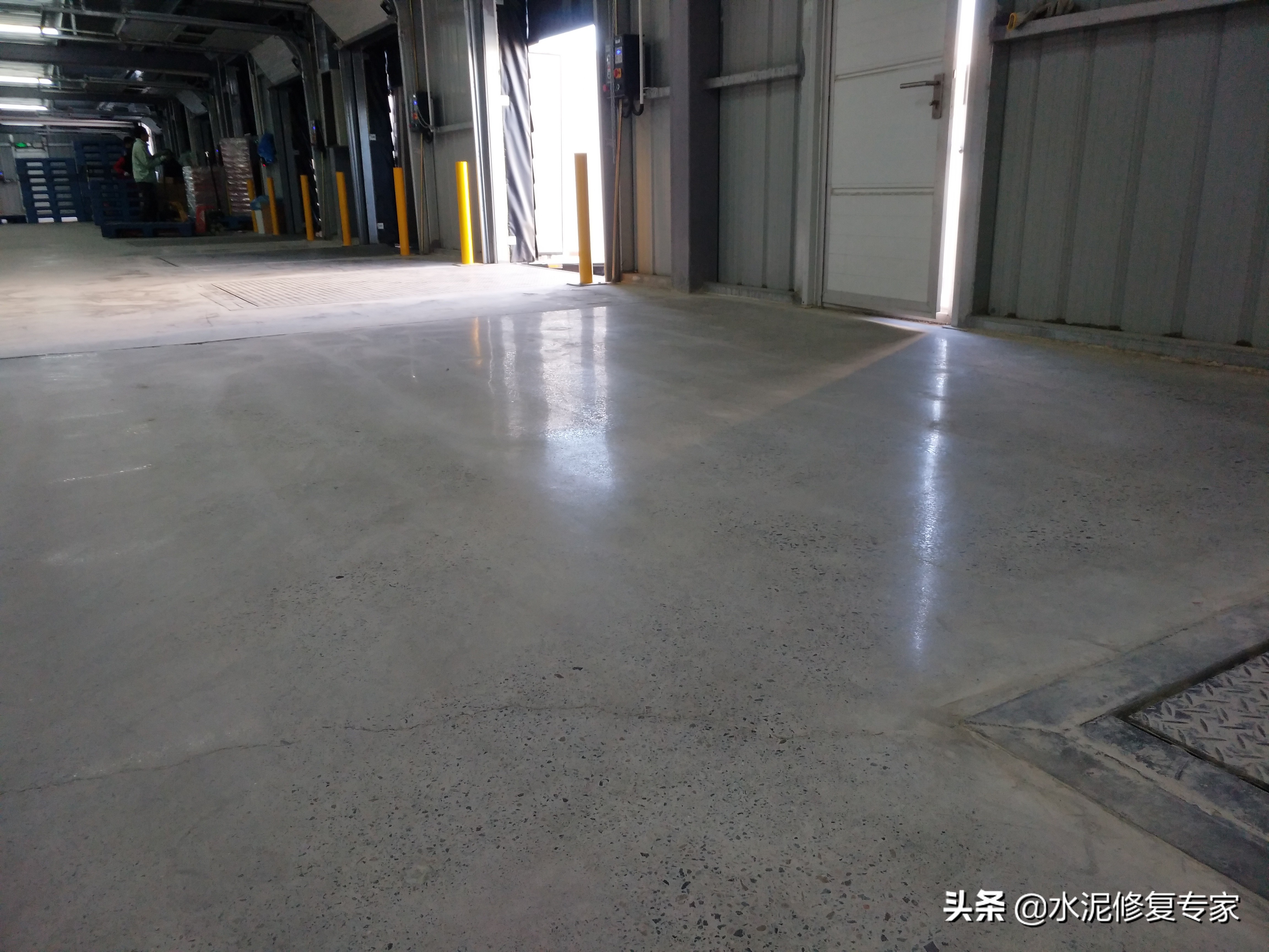 水泥地起砂是什么原因,家里水泥地起砂起灰怎么办