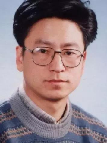 白岩松谈论啃老事件视频,央视名嘴白岩松近况