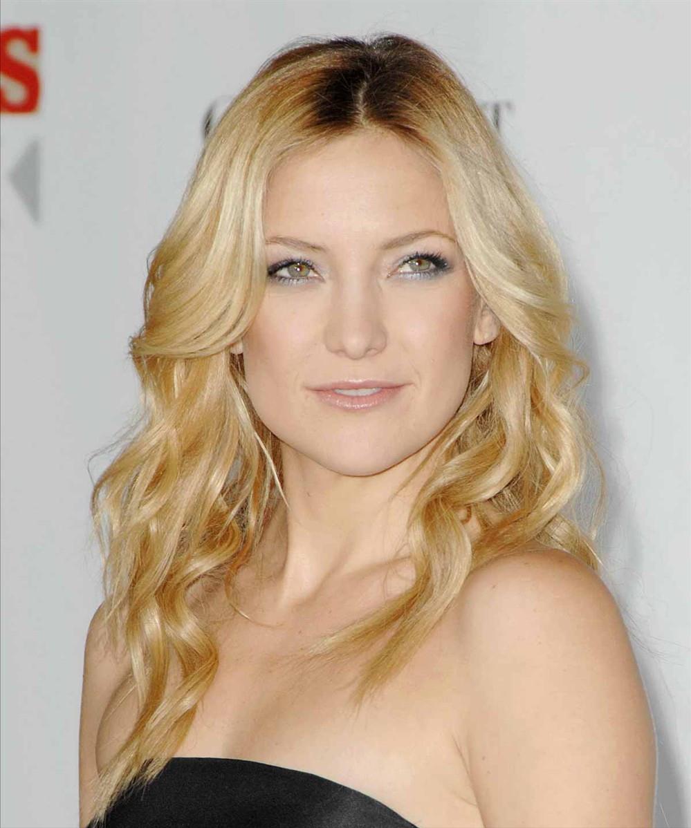 42岁美国女星再订婚，与小7岁男友已有近3岁女儿，情史丰富有三子