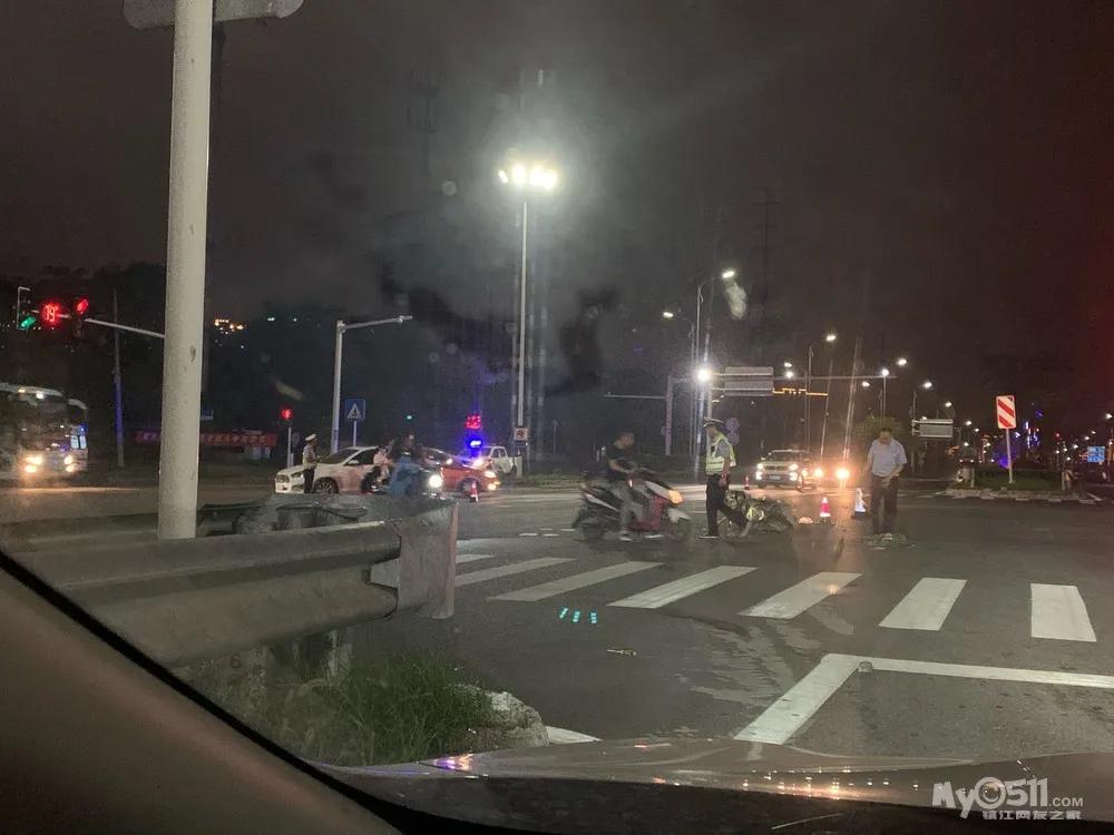 江苏两车相撞4人当场被撞飞,江苏三车相撞一人当场死亡