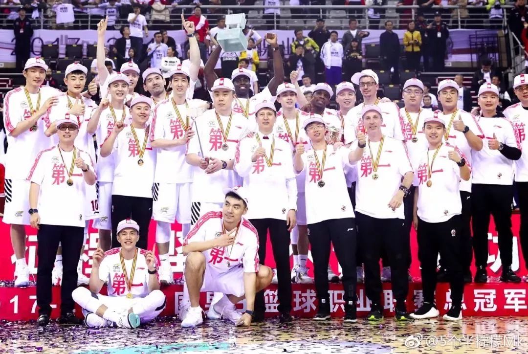 17岁代表国家队出战,17岁成为足球界的传奇