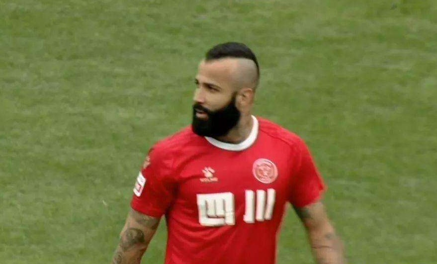 一记回旋踢,一记贴地斩将球踢进韩国球门