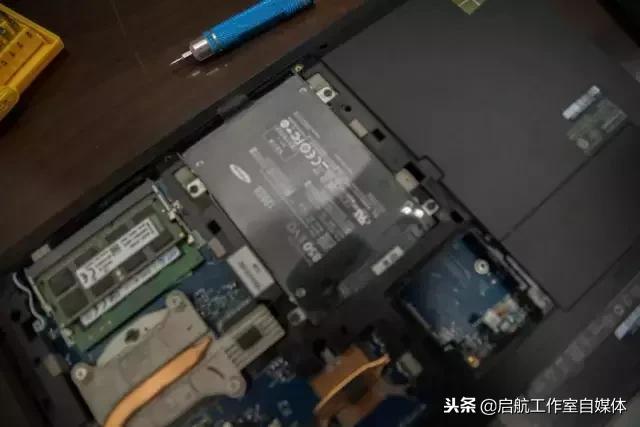 笔记本自己加装固态内存条教程,老笔记本更换内存条和固态硬盘后