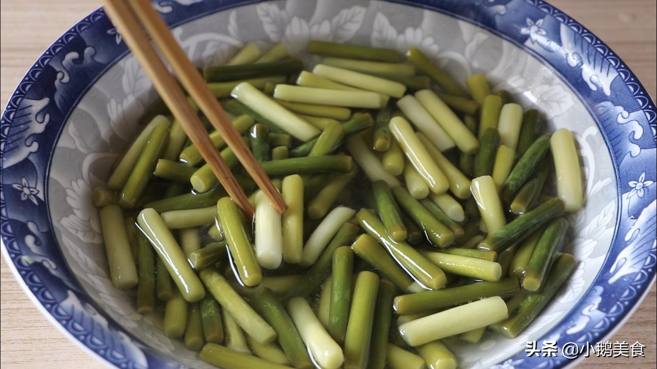 腌蒜苔的老式做法,家常甘肃腌蒜苔简单做法