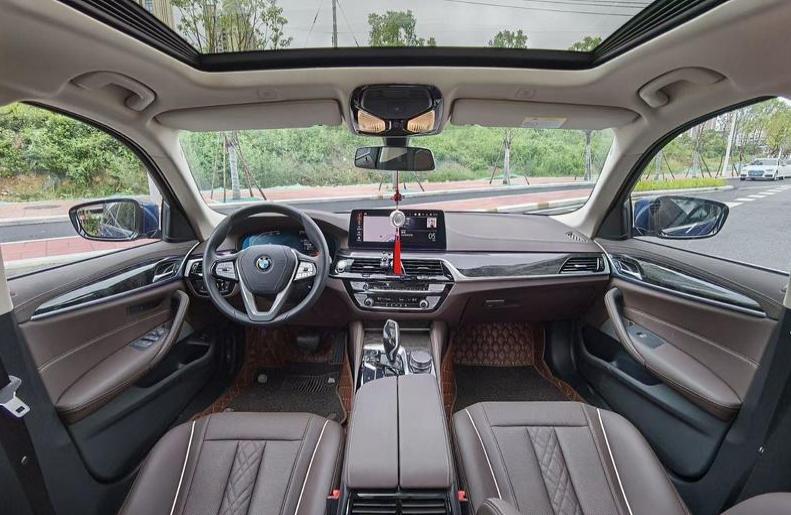 宝马5系2.0t油耗一公里多少钱,14年宝马5系油耗老是显示11.9