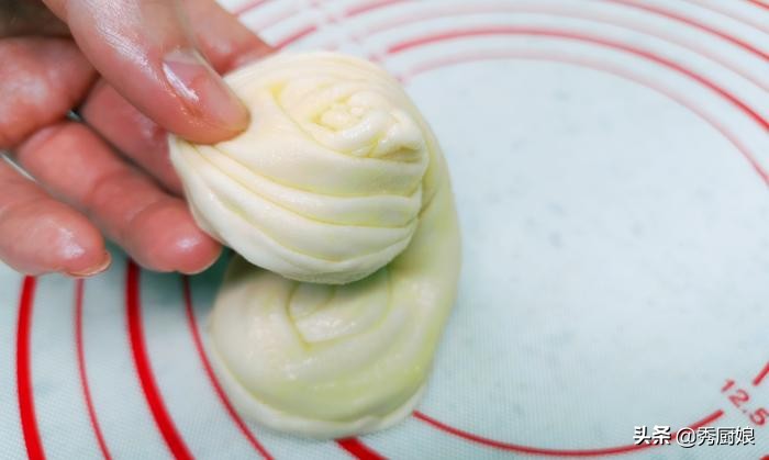 家里有面粉，就能做香酥手抓饼，1次做上30张，5分钟搞定全家早餐