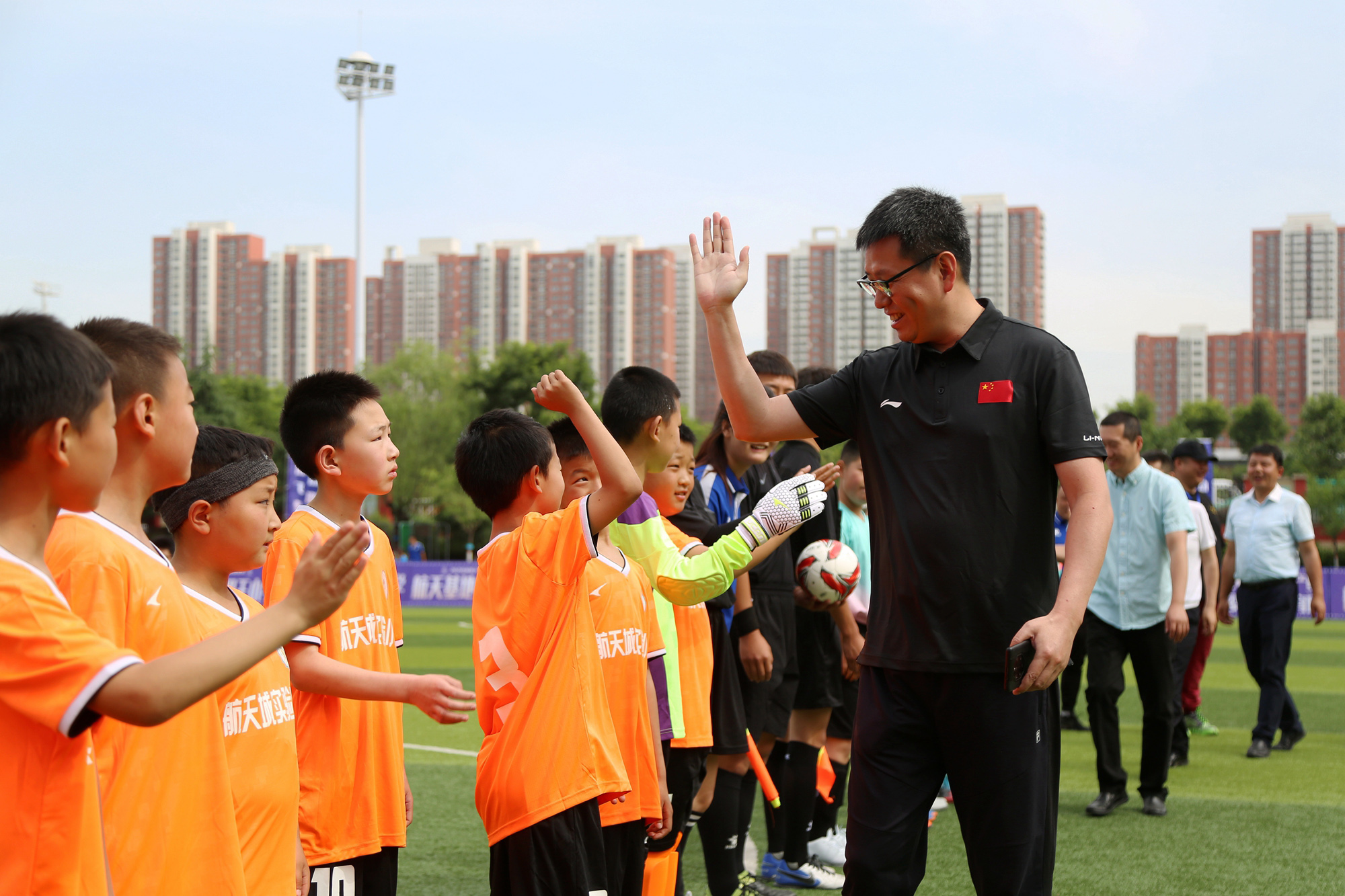 逐梦绿茵足球,逐梦绿茵场磨砺少年志