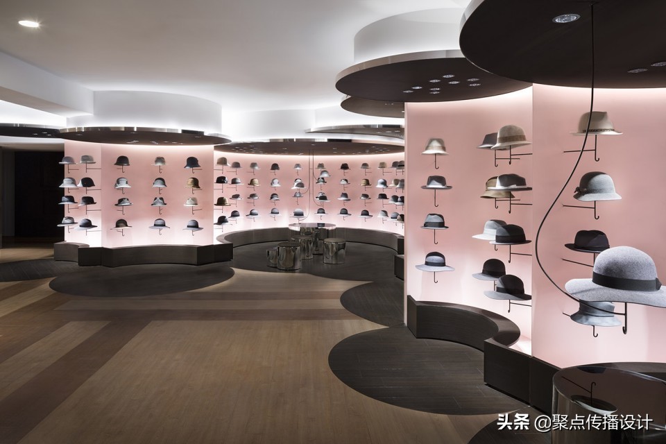 这些店里：有一家是“谢娜”的店猜猜是第几张！