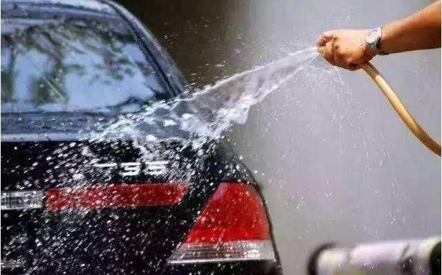 花了8万买车库被撞,花1000元钱买了个教训值不值