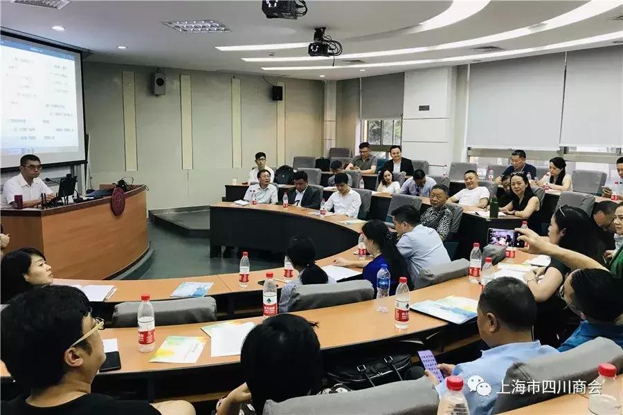 上海市四川商会东分会携手文专委走进校园学习活动