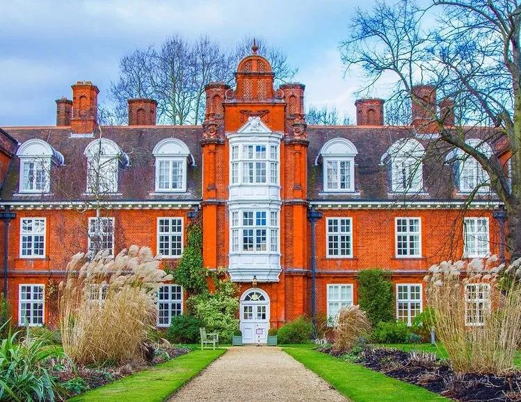 留学如何选专业三大热门交叉专业,国外留学各大优势专业排名