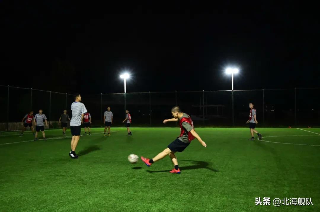 后浪奔涌在时代的潮流里,后浪奔涌而来