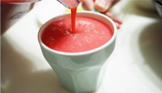 它外面像不熟的,里面像西瓜,广东人喊它“鸡屎果”,你吃过吗?