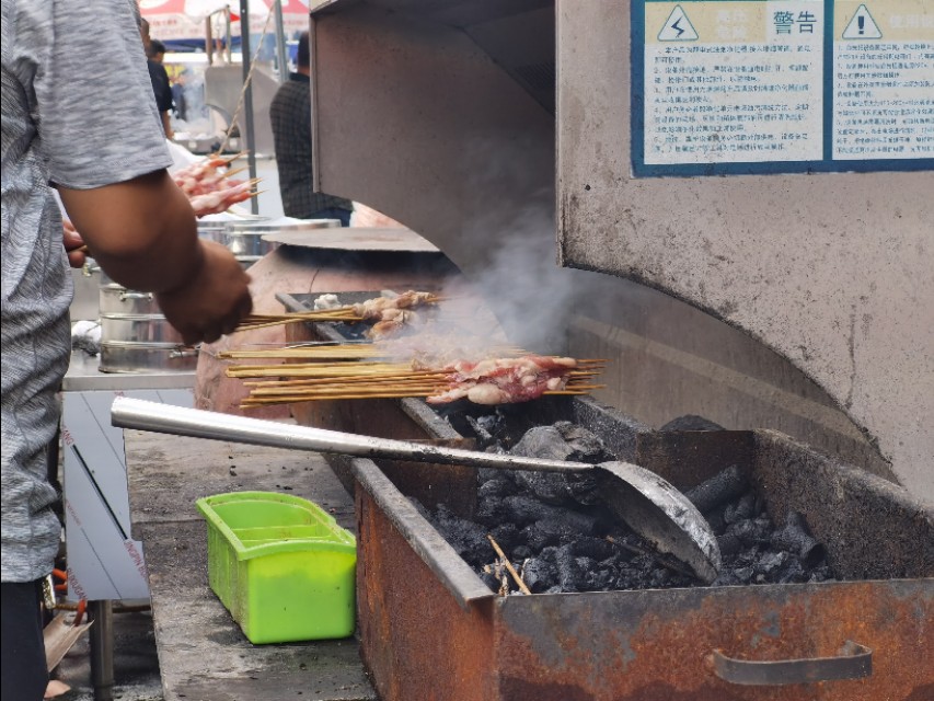 宿在驼梁，感受一种无忧的生活/郝贵云