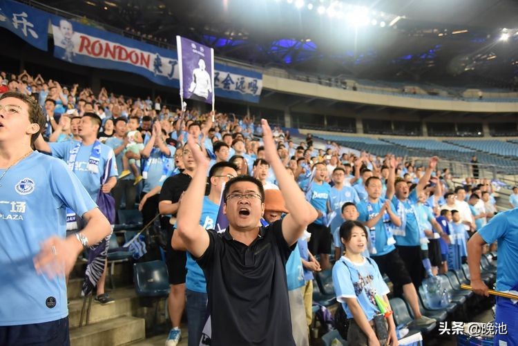 大连人对阵北京国安精彩回放,大连一方山东鲁能球迷助威