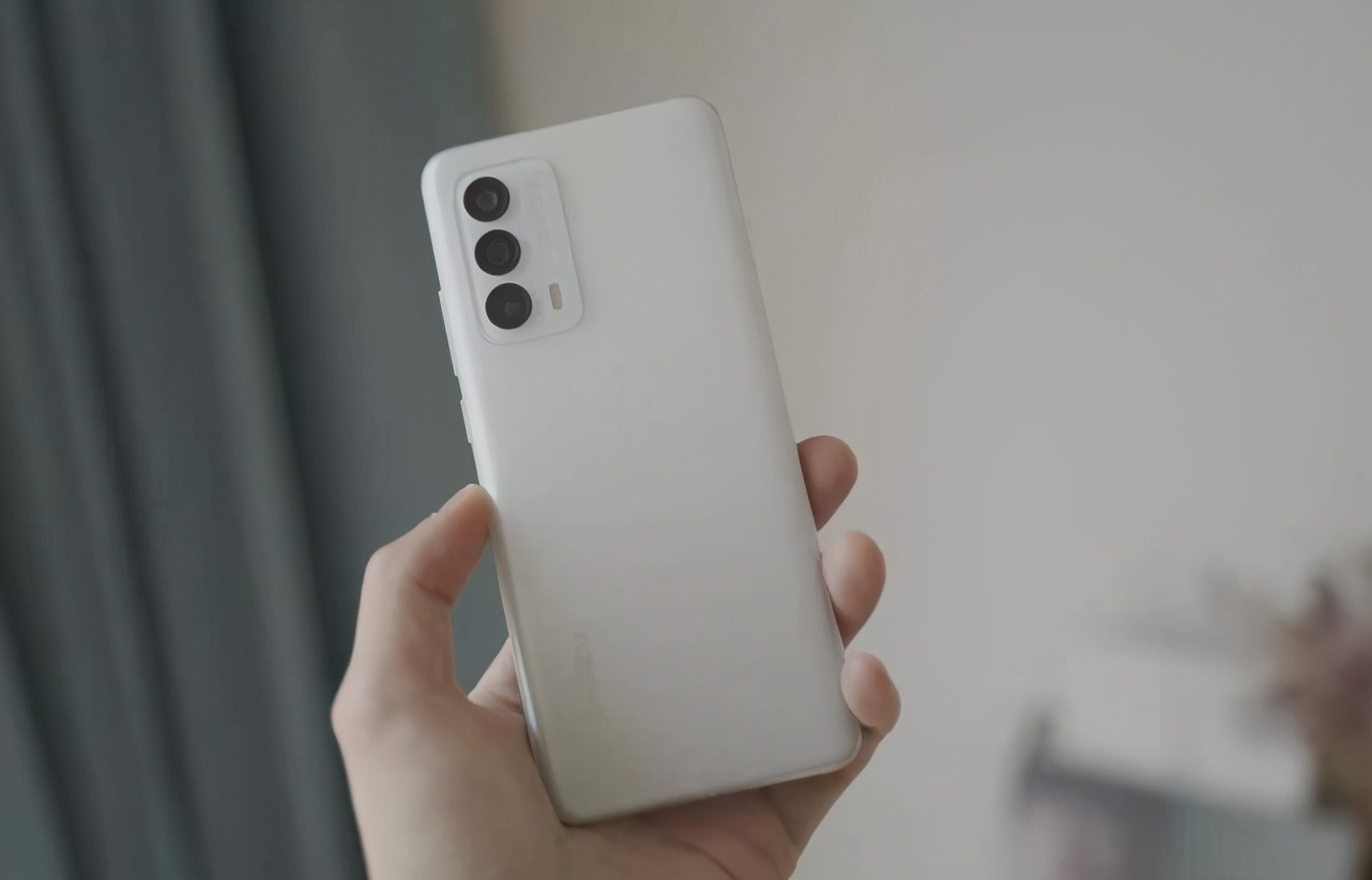 魅族18手机膜优缺点,魅族18用了一个月真实感受