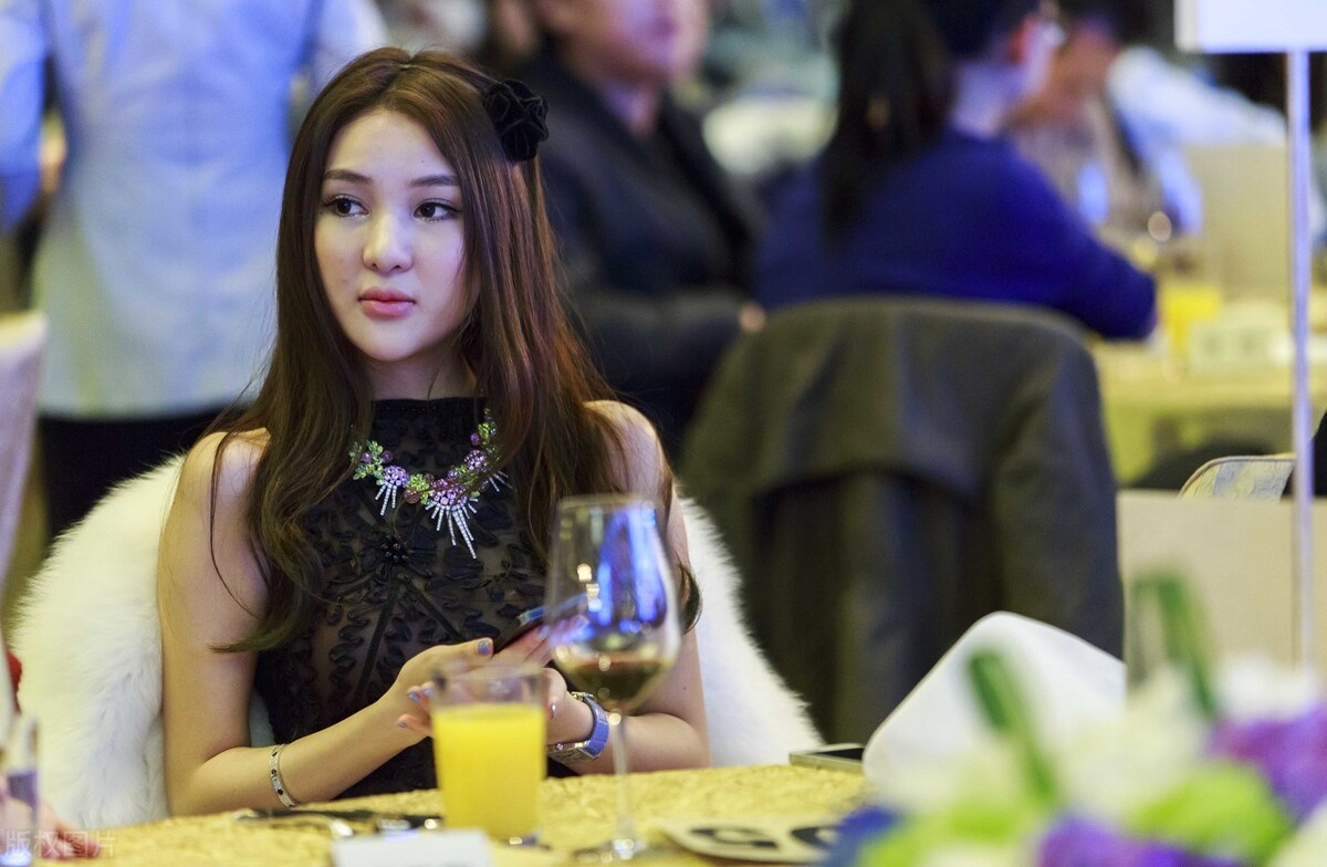 郭美美跟她妈妈照片,郭美美和妈妈一起采访