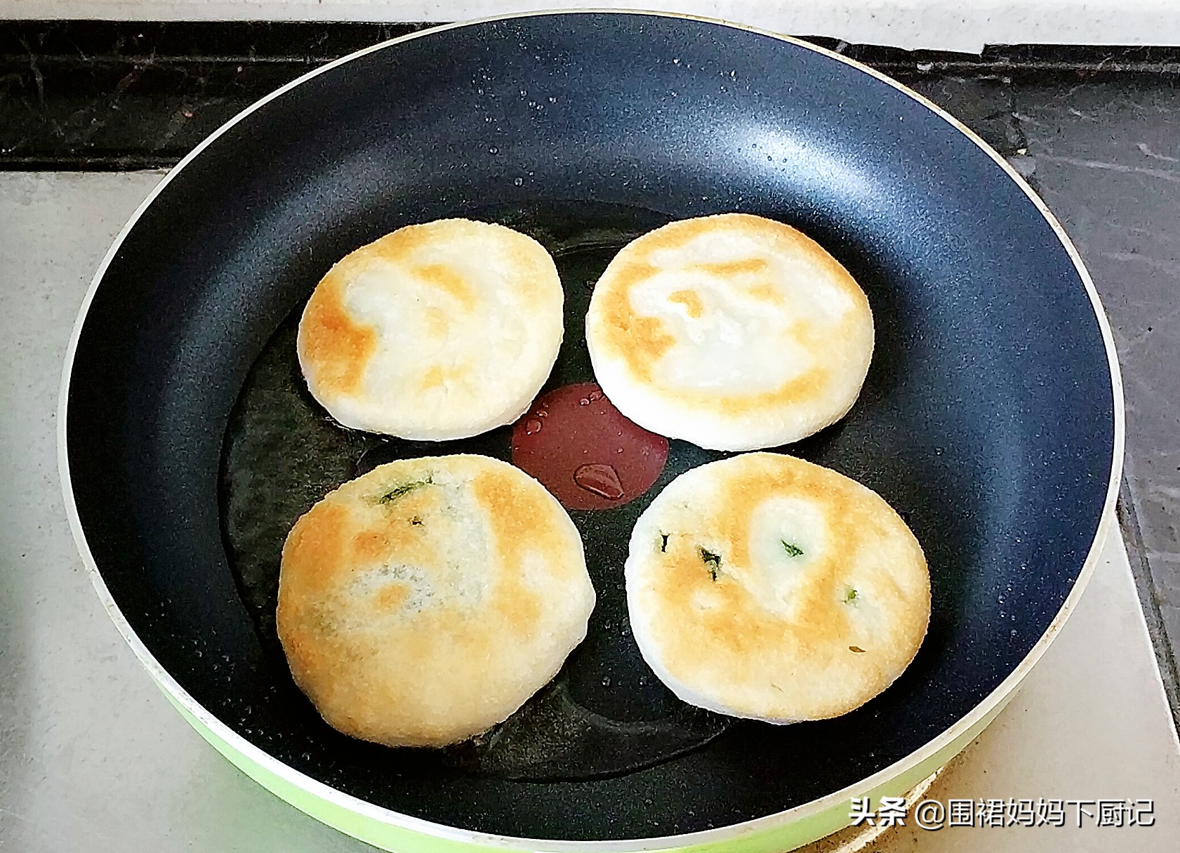 荠菜春饼怎么做又软又好吃,春天什么野菜做饼好吃