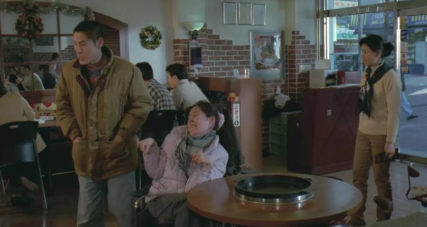 小混混爱上单纯女,残疾男人爱上智障女孩