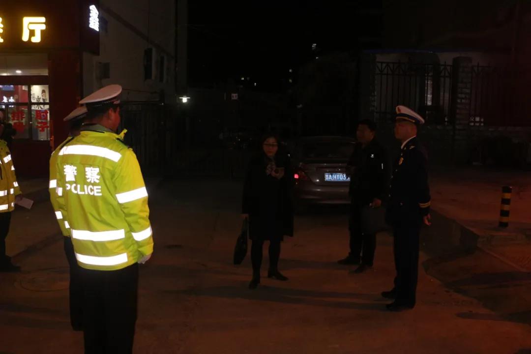 占用消防通道的车主应该怎么处罚,占用消防通道的私家车被拖走