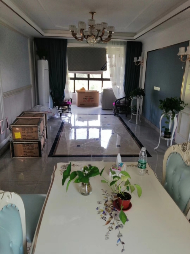 选什么样的瓷砖比较好,带logo的瓷砖会不会靠谱点