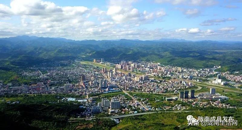 我叫成县,这是我2019年的自拍照