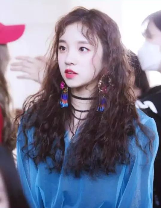 新年发型推荐齐肩发发量多,30-40岁适合发型男士圆脸发质细软