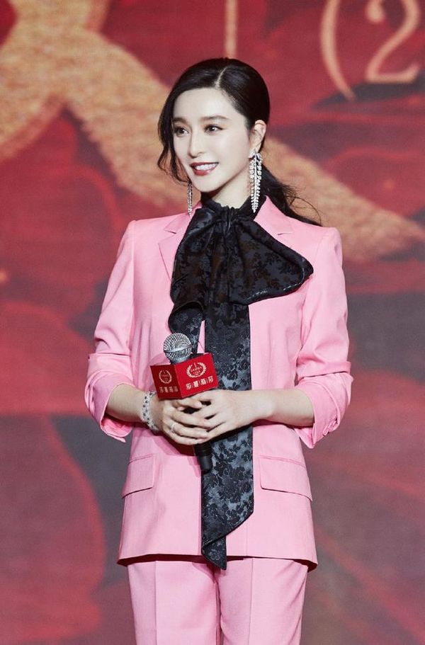 范冰冰最新着装图片,范冰冰戴口罩戴帽子照片