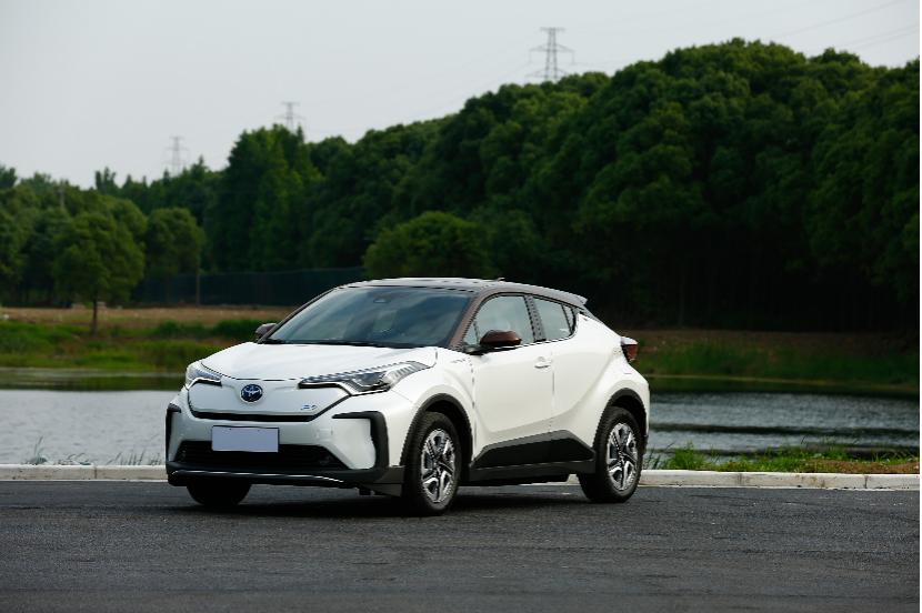 晓敏试驾丰田,晓敏试车