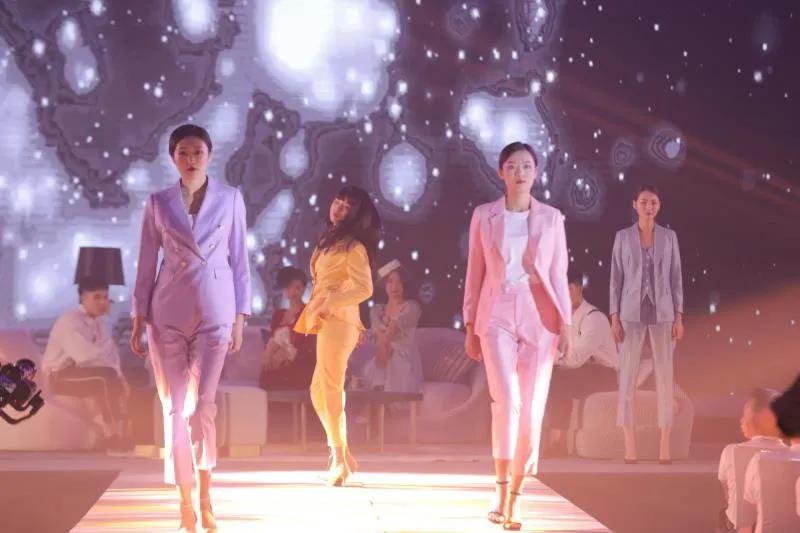 Mr.C+与峰上大宅装饰达成战略合作联盟，又多了一位强力的小伙伴